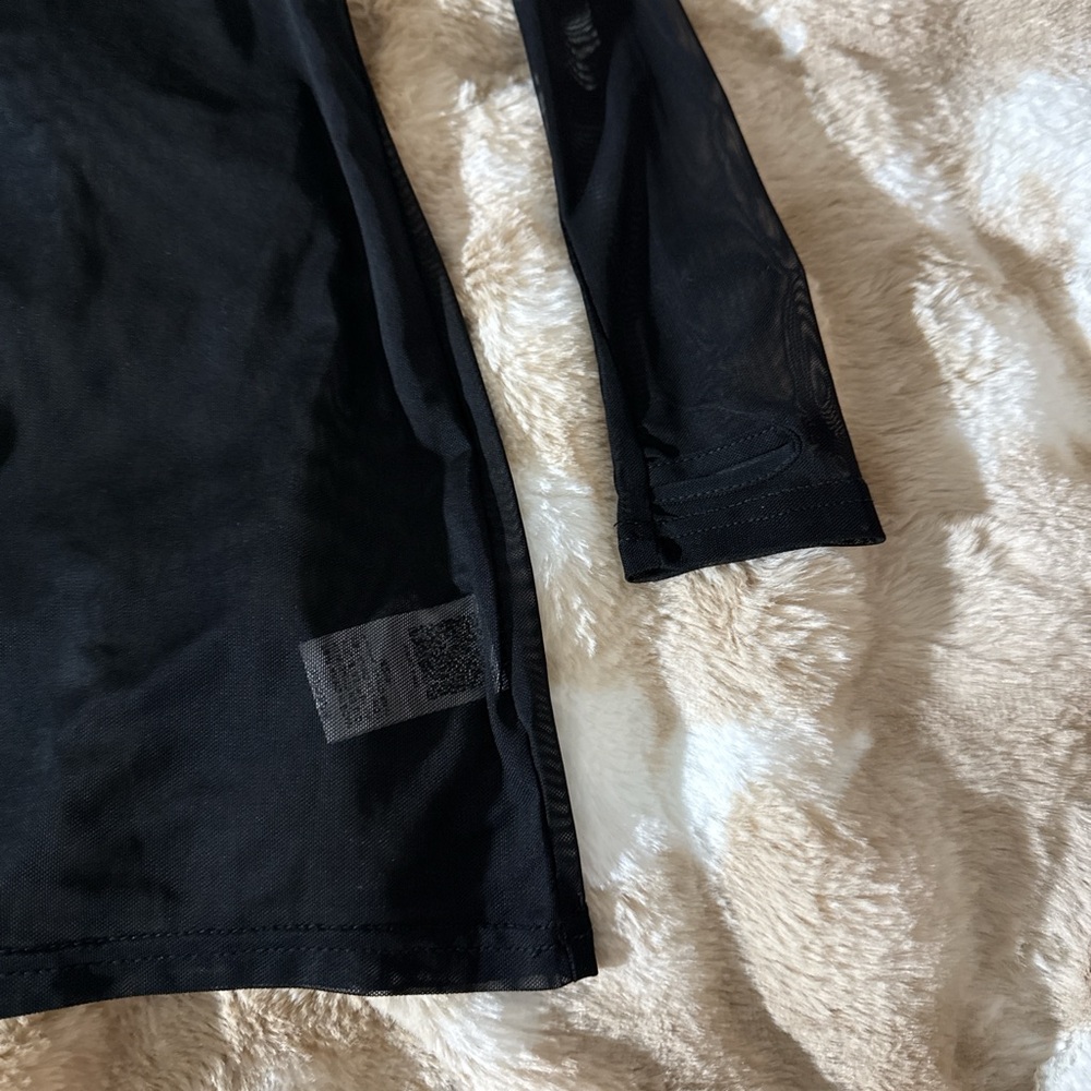 Elegant Black Long Sleeve Dress - Picture 2 of 4